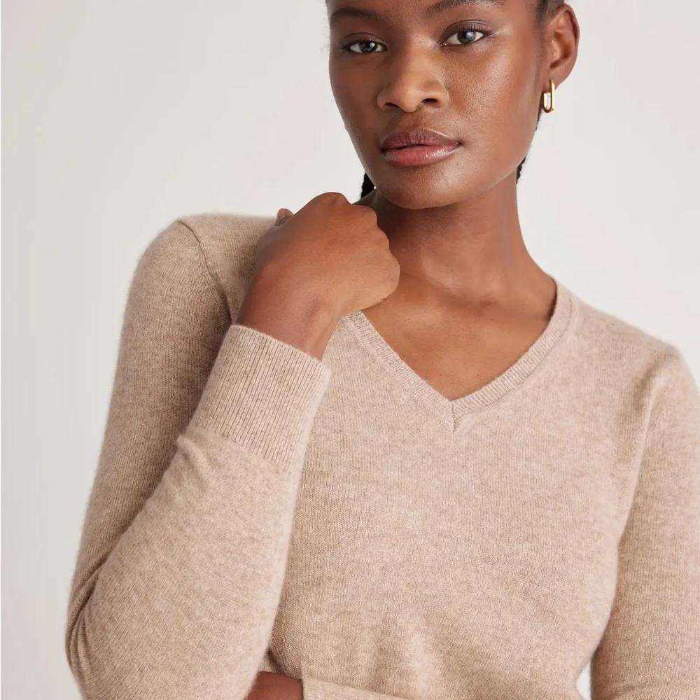 Quince Mongolian cashmere V-Neck oatmeal Sweater - Picture 1 of 6